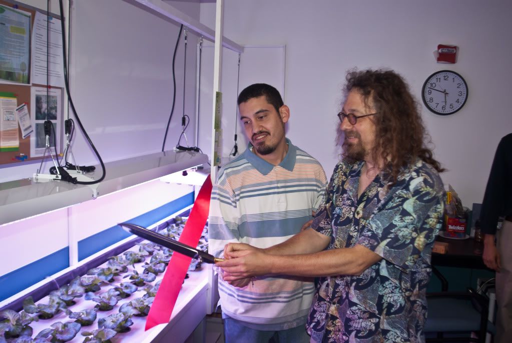 Lee and a UCP Consumer cut the ribbon!